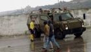 حكم فلسطيني يطرد الجنود الإسرائيليين من الملعب