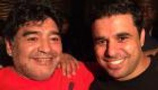  الغندور ينشر صوره مع مارادونا وأبوتريكة قبل المشاركة بمباراة 