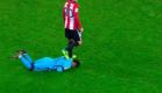 فيديو .. مهاجم بلباو يدهس نيمار