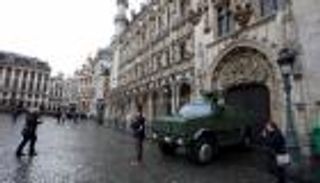 امرأة تطعن 3 أشخاص في حافلة ببروكسل.. والسبب