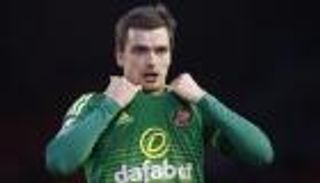 المتحرش آدم جونسون خارج "فيفا 2016"