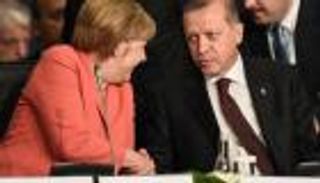 تهديد أردوغان لا يقلق ميركل بشأن اتفاق المهاجرين