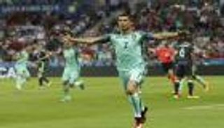 فيديوجراف.. رونالدو رجل الأرقام القياسية