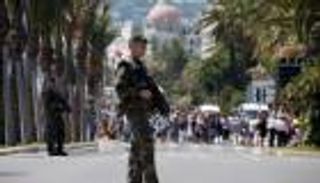 فرنسا تعتزم تمديد حالة الطوارئ حتى مطلع 2017