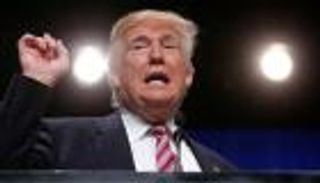 ترامب يتقدم على كلينتون في استطلاع للرأي لأول مرة منذ 3 أشهر