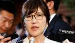 اليابان تعين وزيرة دفاع جديدة قد تزعج بكين وسول