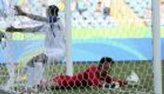 سذاجة حارس الجزائر تضيع 3 نقاط على منتخب بلاده