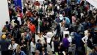مطار لوس أنجلوس يعود للعمل بعد إنذار كاذب بإطلاق نار