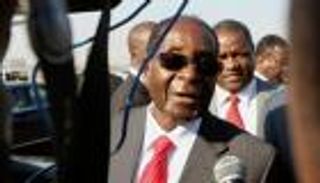 بالصور.. موجابي في زيمبابوي بعد شائعة وفاته: بعثت من جديد