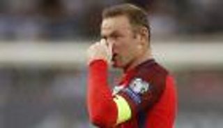 روني يحطم رقم بيكهام مع "الأسود الثلاثة"