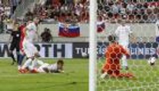 بالفيديو.. انجلترا تنتزع فوزا متأخرا أمام 10 لاعبين من سلوفاكيا