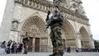 توقيف شخصين في باريس بعد العثور على سيارة مشبوهة