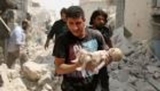 بالصور.. مذبحة أطفال بحلب.. براميل الأسد المتفجرة تقتل 11 طفلا
