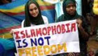 البوركيني أول الغيث.. فرنسا حائرة بين دمج الإسلام وعزله