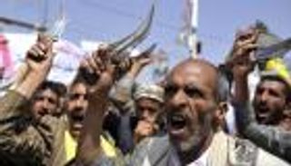 الانقلابيون في اليمن.. تمويل بالجبر والحيل (تقرير)