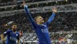 مهاجم ليستر سيتي في طريقه لمعادلة رقم الأسطورة باتيستوتا