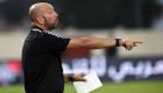 الشعب الإماراتي يُنهي عقد مدربه زينجا بالتراضي