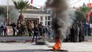 حظر تجوال في تونس بعد تصاعد احتجاجات شهدت أعمال عنف