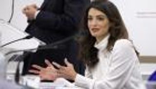 أمل كلوني تقرر عدم ارتداء خاتم زفافها الثمين