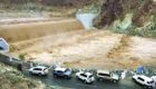 بالصور.. أمطار الخير تحيي أودية الفجيرة وخورفكان