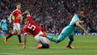 مدرب وست هام يدافع عن نجمه ضد انتقادات فان جال