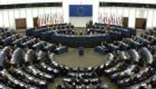 الاتحاد الأوروبي يمدد العقوبات الاقتصادية على روسيا حتى يناير