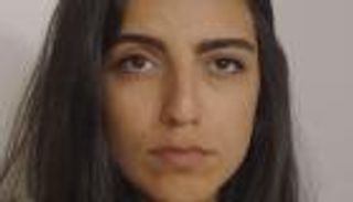 فيديو..هوس تجميل الأنف في إيران يحول فتاة للعمل كمصورة