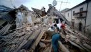 73 قتيلا على الأقل وعشرات المفقودين في زلزال إيطاليا 