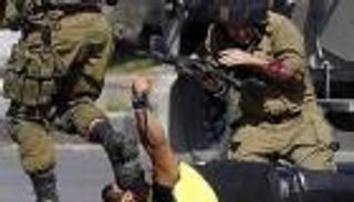 شهيد فلسطيني وضابط إسرائيلي يصارع الموت في عملية طعن بالخليل