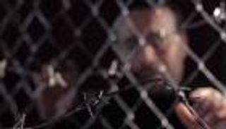 أسير فلسطيني يعلق إضرابه عن الطعام بعد 70 يوما