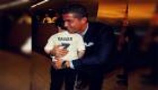 رونالدو يحقق حلم الطفل اليتيم "حيدر"