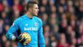 حارس ستوك يخضع لجراحة في الكاحل