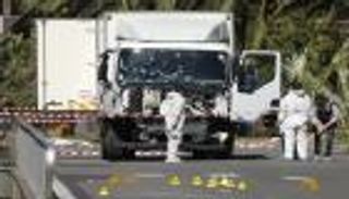 الخارجية الفرنسية: نحو 38 من أصل 84 قتيلا في هجوم نيس أجانب