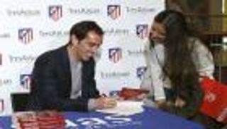 	مدافع أتليتكو يقدم "كتاب حياته"