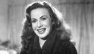 نجمات عرفن بـ"أنوفهن الكبيرة".. وآخريات رفضن الشهرة عن طريقه