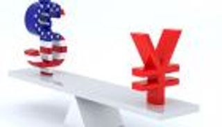 الدولار يتراجع لأدنى مستوياته أمام الين منذ 17 شهرا