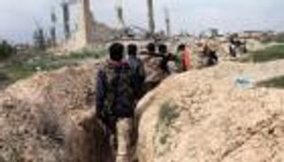 المرصد: داعش يتقدم أمام مقاتلين سوريين قرب الحدود التركية