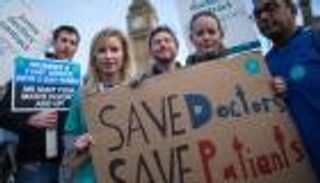 الأطباء يهربون من بريطانيا.. ما الأسباب؟