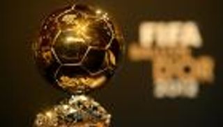 نيمار يزاحم ميسي ورونالدو على