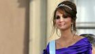 منافسة بين عشاق برشلونة وريال مدريد على ضم الملكة رانيا