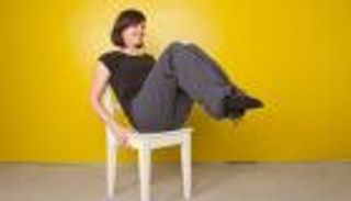 10 حركات رياضية بسيطة تحميك من آثار الجلوس على الكرسي