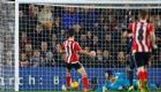 أرسنال يرفض هدية ليفربول بخسارة مذلة أمام ساوثهامبتون