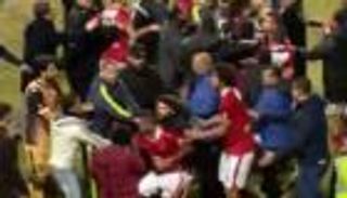 فيديو: اشتباكات بين لاعبي الأهلي والإنتاج بالدوري المصري