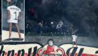 مشجعو أياكس يوجهون إساءات عنصرية لحارسهم السابق