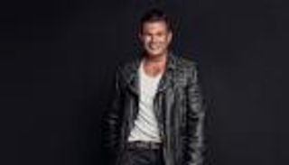 "أحلى وأحلى" عمرو دياب في 25 أبريل