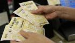 بسبب عطل تقني.. يخسران يانصيب بـ35 مليون جنيه إسترليني