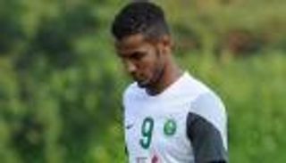 الاتحاد السعودي يعاقب هزازي وينذر الدوسري وباخشوين