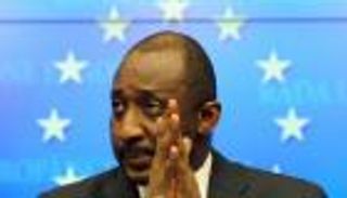 إقالة وزير دفاع مالي بعد سيطرة إرهابيين على مدينة وسط البلاد