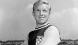 الإعلان عن فيلم يتناول قصة حياة بوبي مور أسطورة إنجلترا