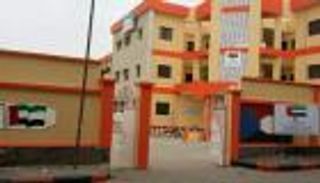 الإمارات تتعاقد مع 600 معلم وتوزع 10 آلاف حقيبة لدعم التعليم باليمن